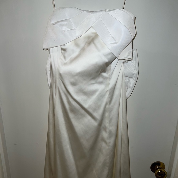 White House Black Market Wedding Dress - Picture 3 of 7